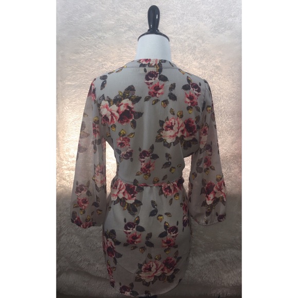 ❌SOLD❌ Princess Vera Wang Gray Sheer Blouse Floral - Picture 4 of 7